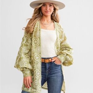 Embroidered Eyelet Kimono Women’s Small Gimmick Buckle